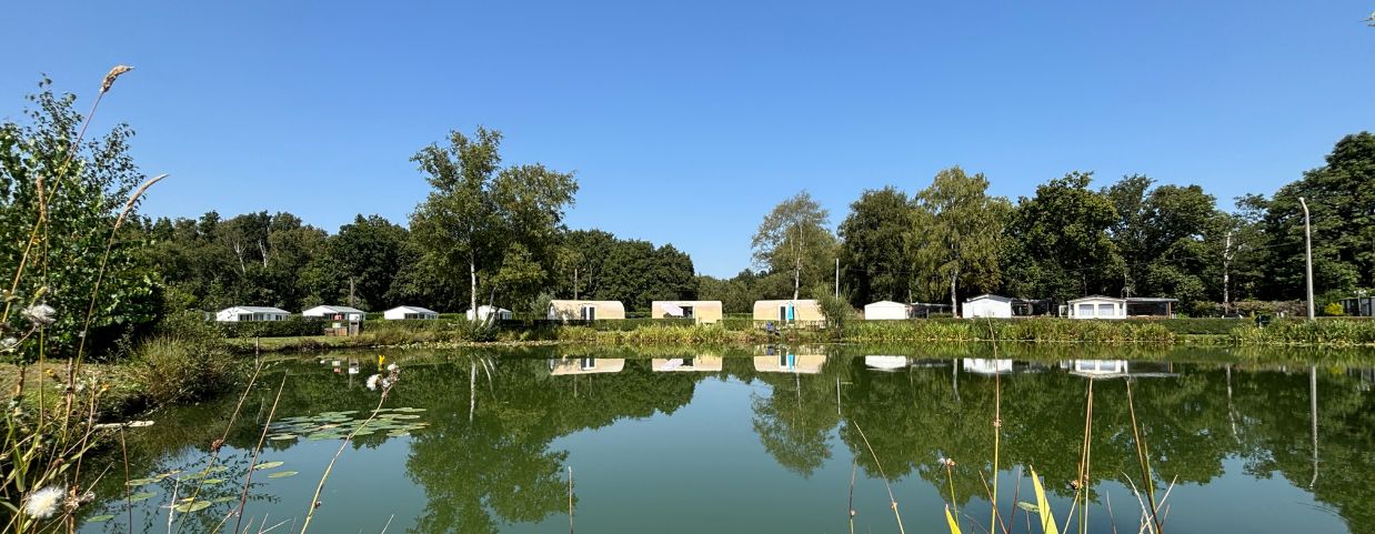 hébergement insolite à louer au bord de l'eau sur Helfaut dans le Pas-de-Calais